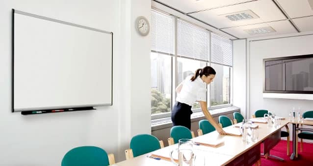 pizarra blanca para una sala de conferencias